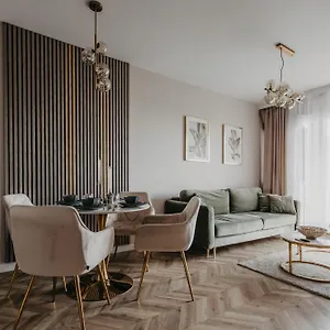 Balcony & Parking, Modern Elegant Apartment! Near Tram Wrocław